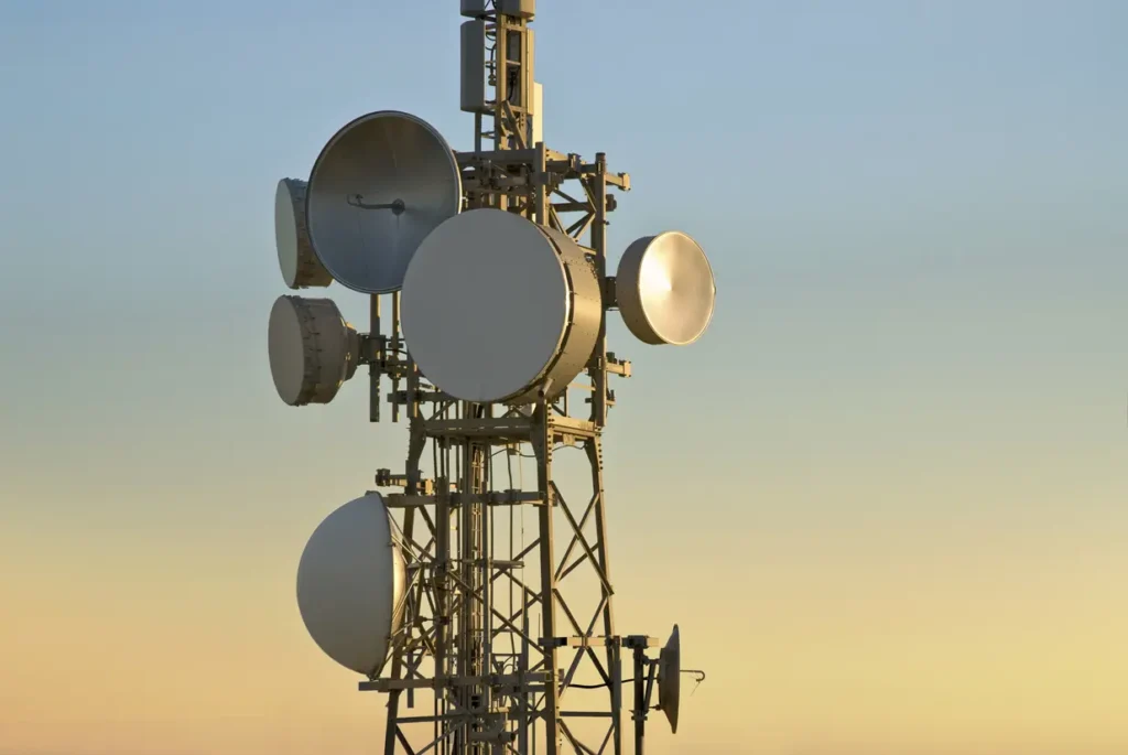 telecommunication transmission tower